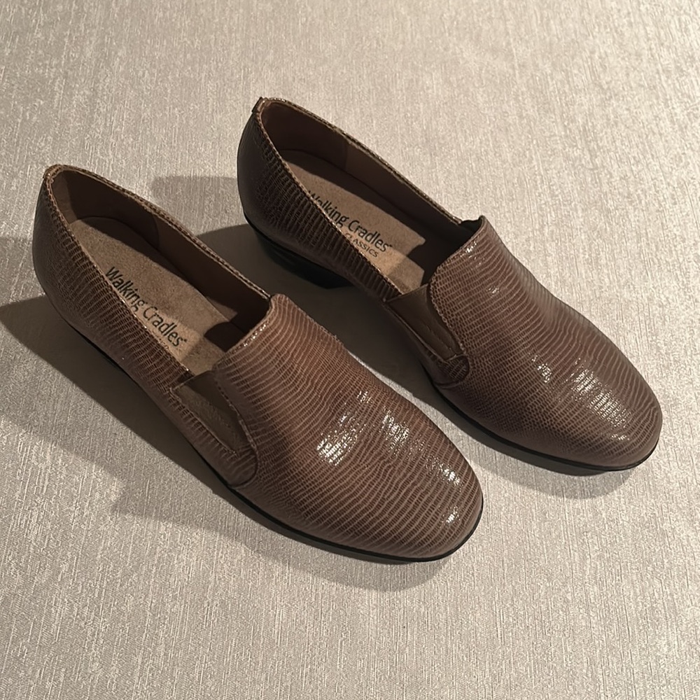 Walking Cradle Women’s Teri Light Taupe Burtons Slip on Shoes Size 7 Gently Used